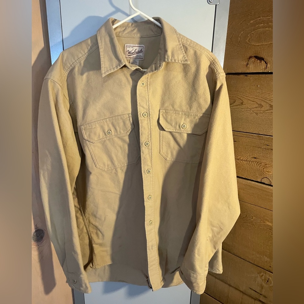Men’s Large Woolrich buckskin colored button-up